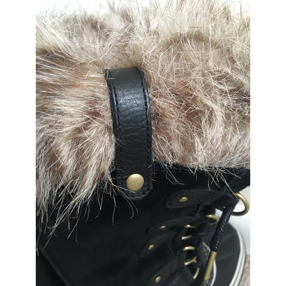 SOLD! Sorel Joan of Arctic Snow Boots - Picture 5 of 8